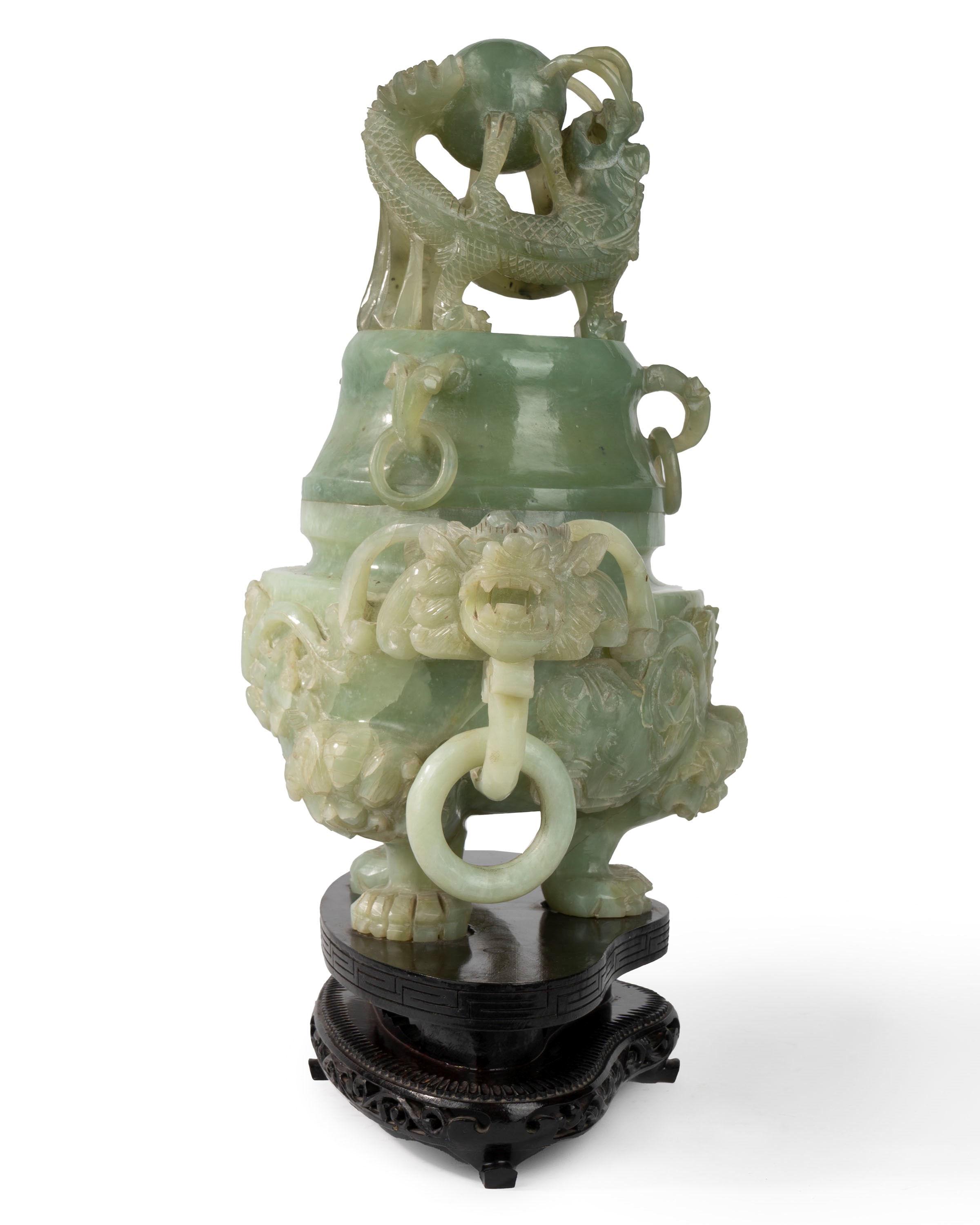 Tripode con Mascheroni e Anelli in Pietra Verde su Base in Legno Modanata, Cina Secolo XX