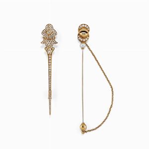 Lot of two brooches in 18K yellow gold, diamond and pearl