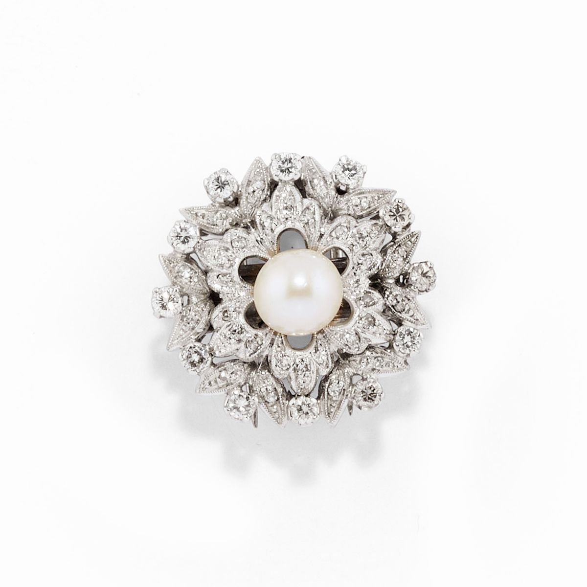 Orecchini e spilla in oro bianco 18k con perle e diamanti
