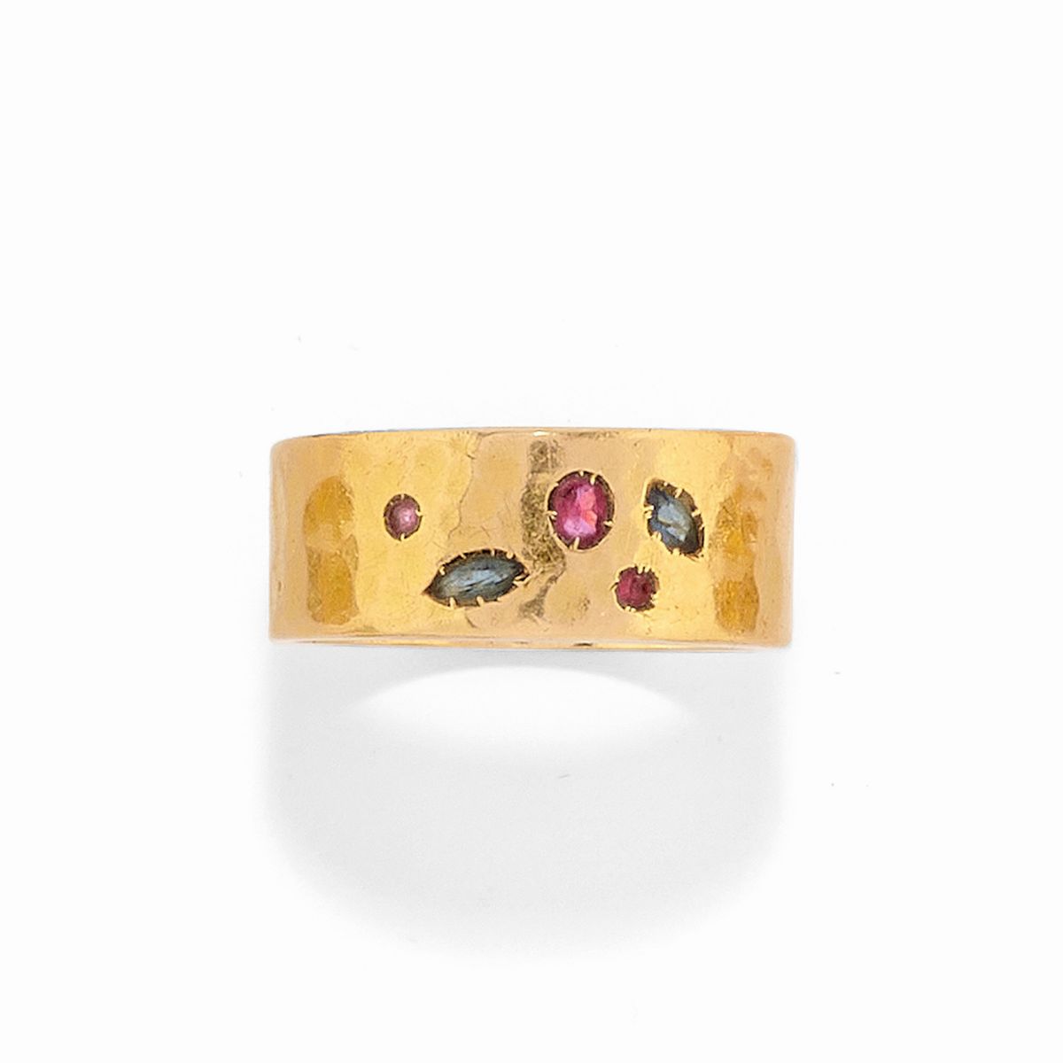 Anelli in oro giallo 18k, vari formati e decorazioni con turchese, rubini, zaffiri e diamanti