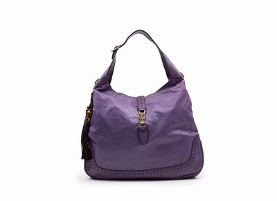 Borsa in pelle viola con tracolla staccabile e dettagli in metallo dorato