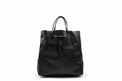 Grande borsa shopper in pelle nera con doppio manico e dettagli con nappe