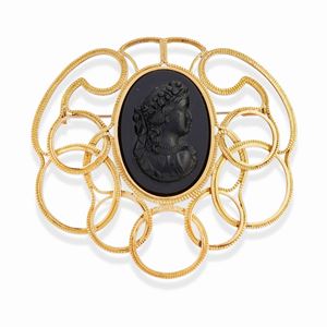 Brooch with cameo 