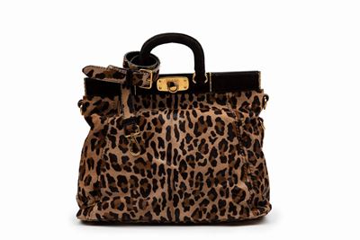 Borsa in cavallino con stampa maculata e dettagli in metallo dorato