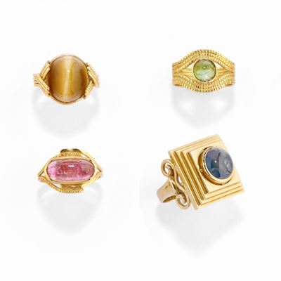 Quattro anelli in oro giallo 18k con pietre preziose
