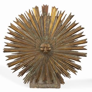 Raggiera in legno con volto centrale intagliato e dorato, secolo XIX