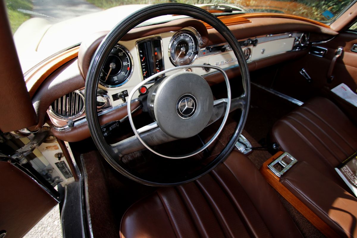 Mercedes-Benz 280 SL (Mercedes-Benz)