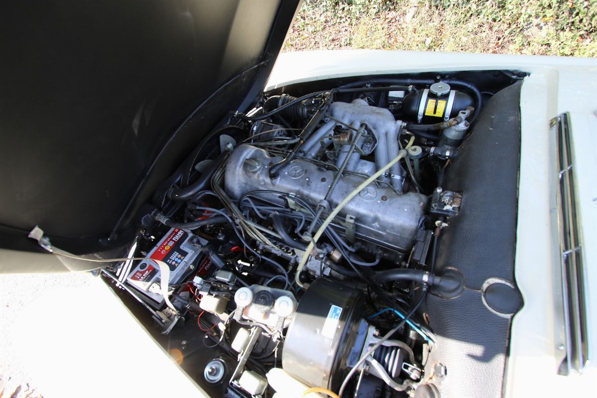 Mercedes-Benz 280 SL (Mercedes-Benz)