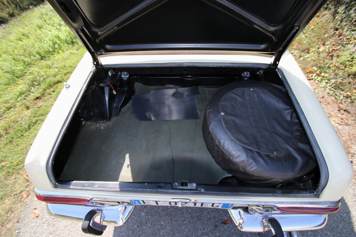 Mercedes-Benz 280 SL (Mercedes-Benz)