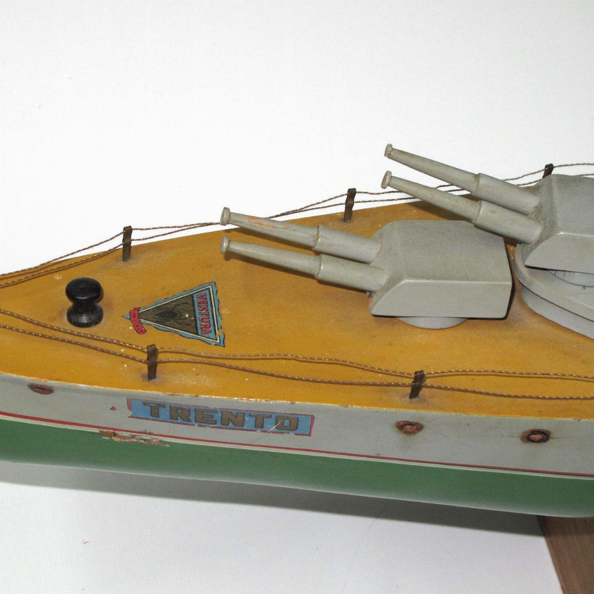 Ventura - Cacciatorpediniere Trento, modello in legno con carica a molla, 1938