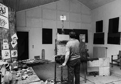 Ennio Morlotti nel suo studio, stampa vintage alla gelatina ai sali d'argento