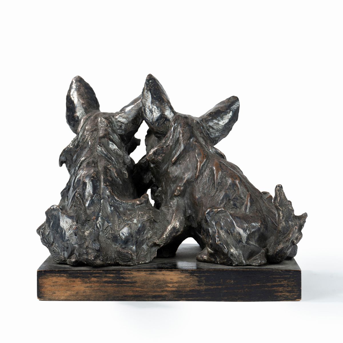 Guido Cacciapuoti - Due Cani in Terracotta Ricoperta da Lamina in Rame Argentato, Secolo XX