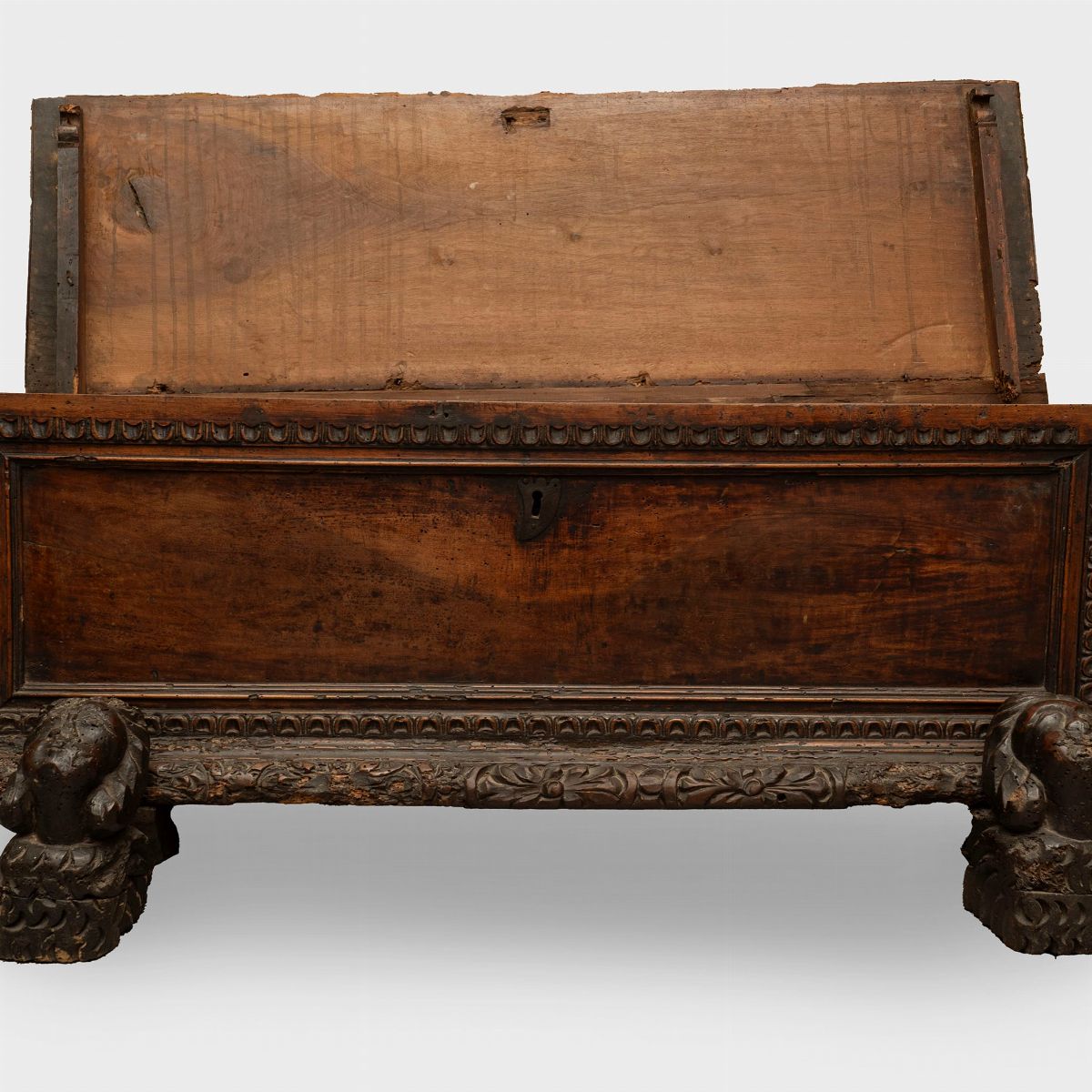 Cassapanca in Legno di Noce, Secoli XVI-XVII