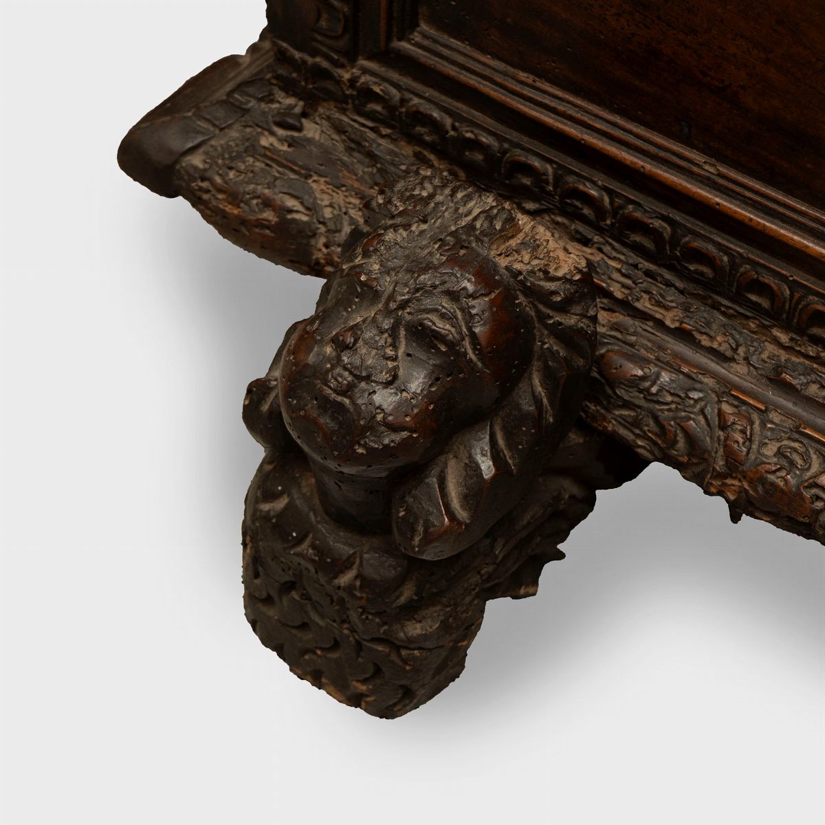 Cassapanca in Legno di Noce, Secoli XVI-XVII