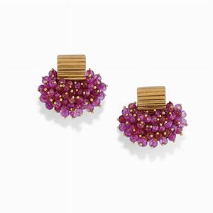 A 18K yellow gold and ruby earrings