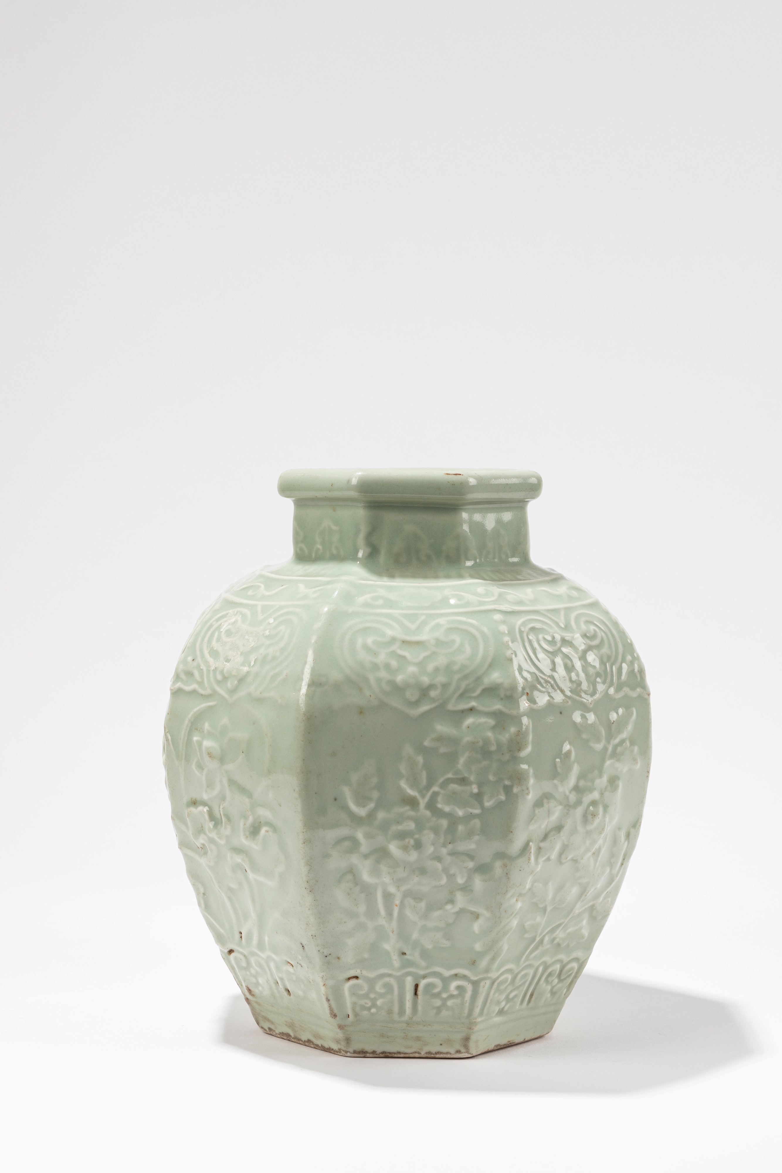 VASO IN PORCELLANA CELADON Cina, dinastia Qing, fine XIX secolo