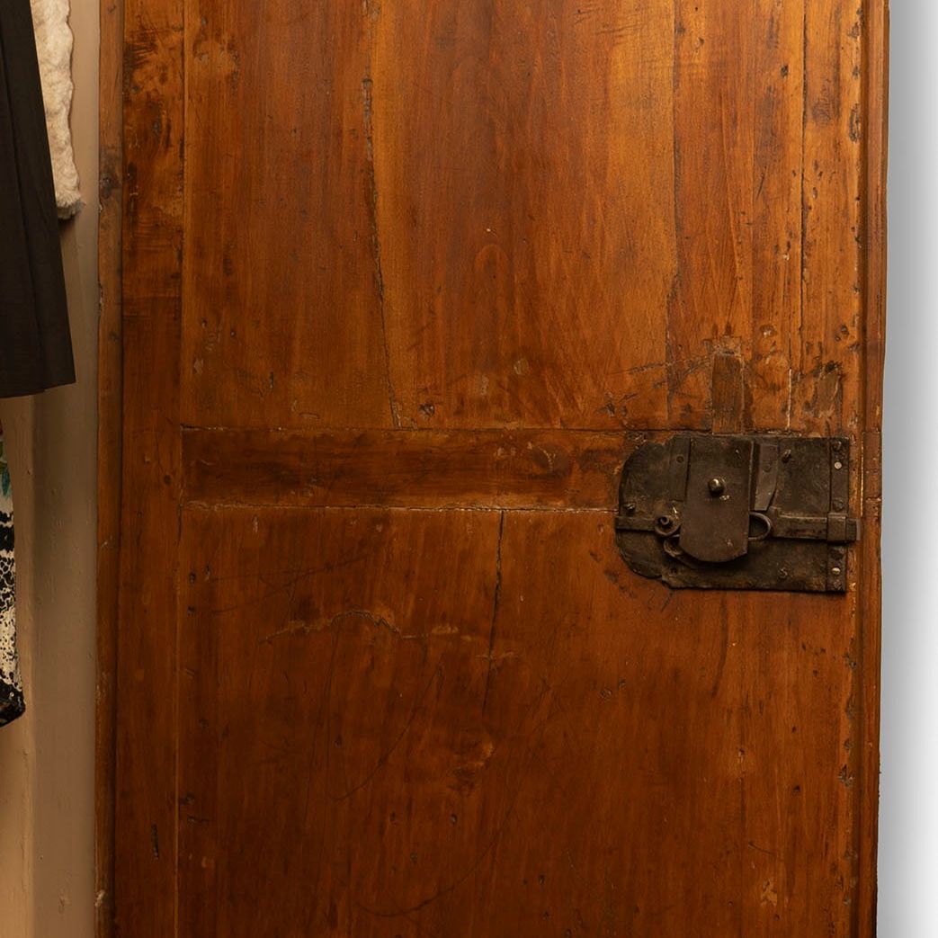 Armadio in Legno Laccato e Profili Dorati, Secolo XVIII