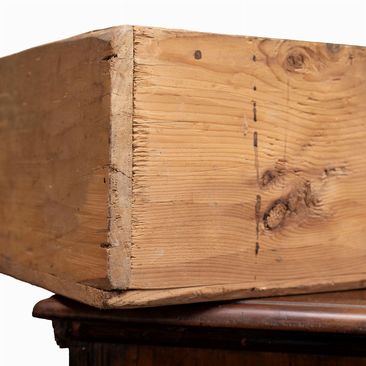 Comodino in Legno, Secoli XVII-XVIII