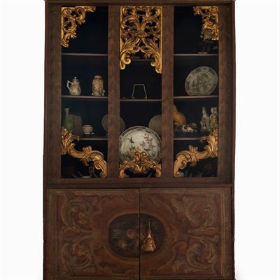 Mobile da Esposizione in Legno Intagliato e Laccato