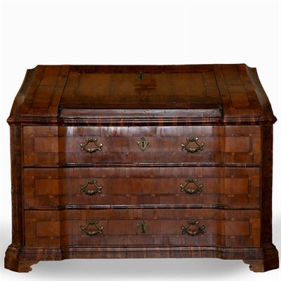 Elegante Ribalta in Legno Lastronata in Noce, Inizi Secolo XVIII