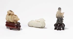 GRUPPO DI TRE SCULTURINE IN GIADA/PIETRA DURA