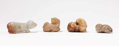 Sculture in giada, Quattro sculture raffiguranti cani, un maialino e un felino, Cina, XX secolo