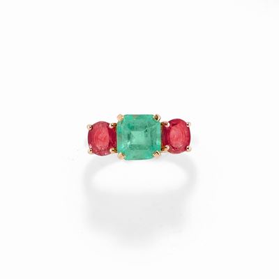 Anello in oro rosa 18k con smeraldo e rubini