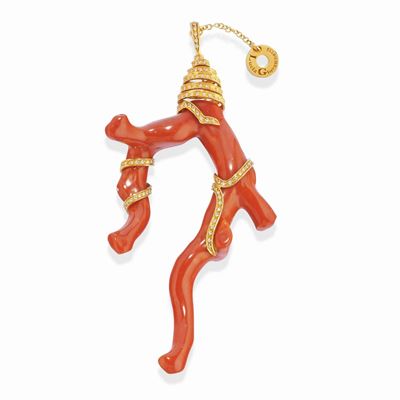 Pendente in oro giallo 18k con corallo e diamanti