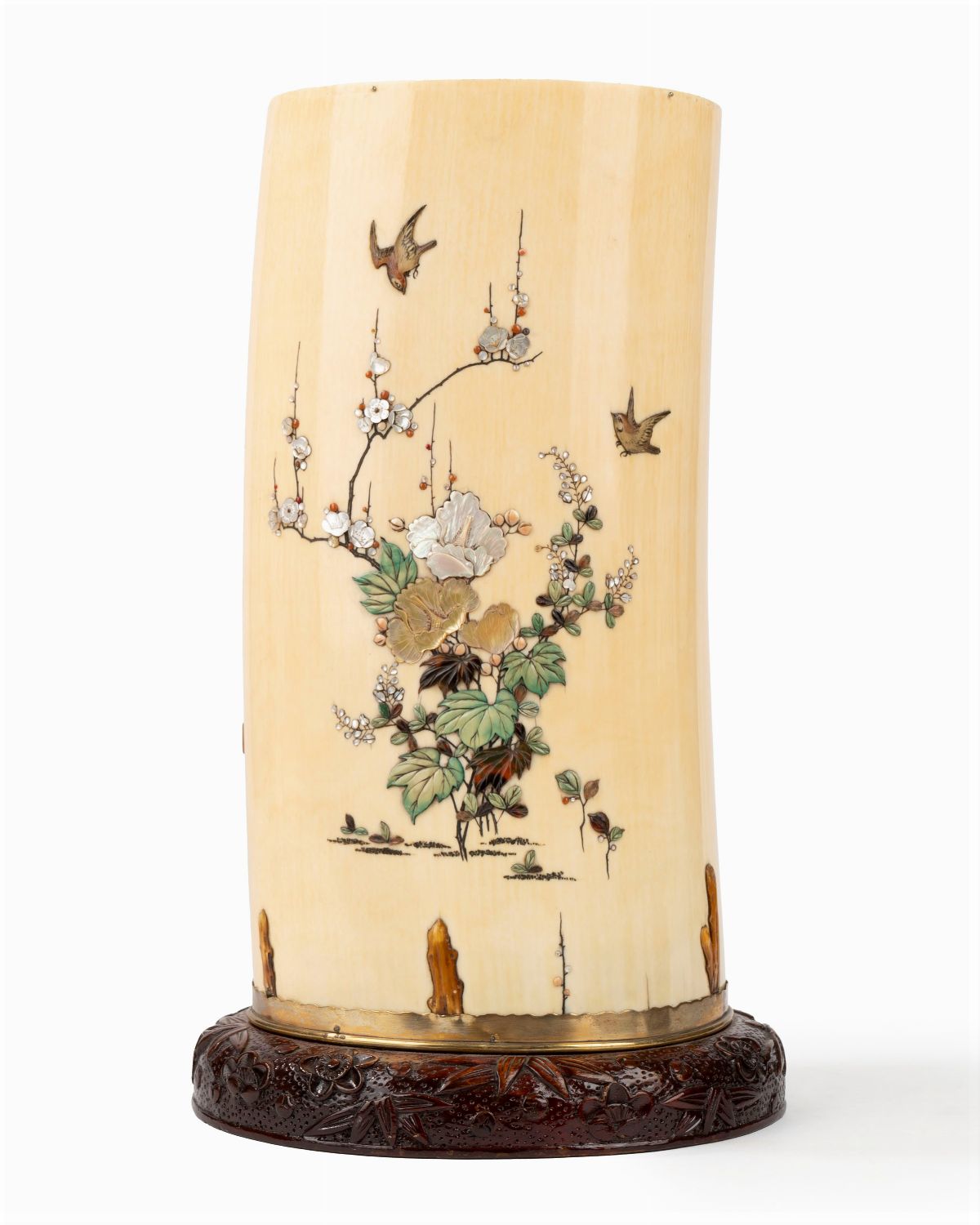 Vaso Shibayama in avorio e madreperla, Giappone, periodo Meiji