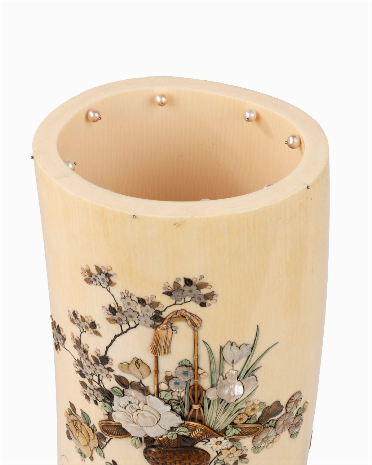 Vaso Shibayama in avorio e madreperla, Giappone, periodo Meiji
