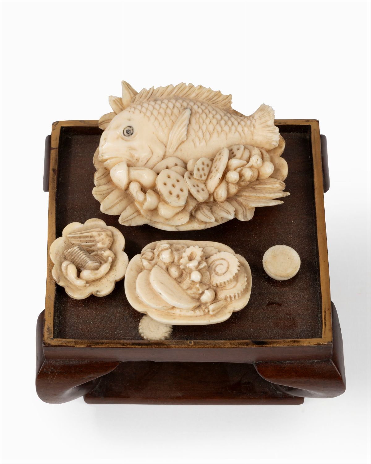 Okimono in legno e avorio, Giappone, periodo Meiji (1868-1912)