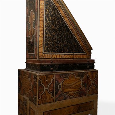 Organo in Legno Dipinto a Finto Marmo con Decorazione a Grottesche, Secolo XVIII