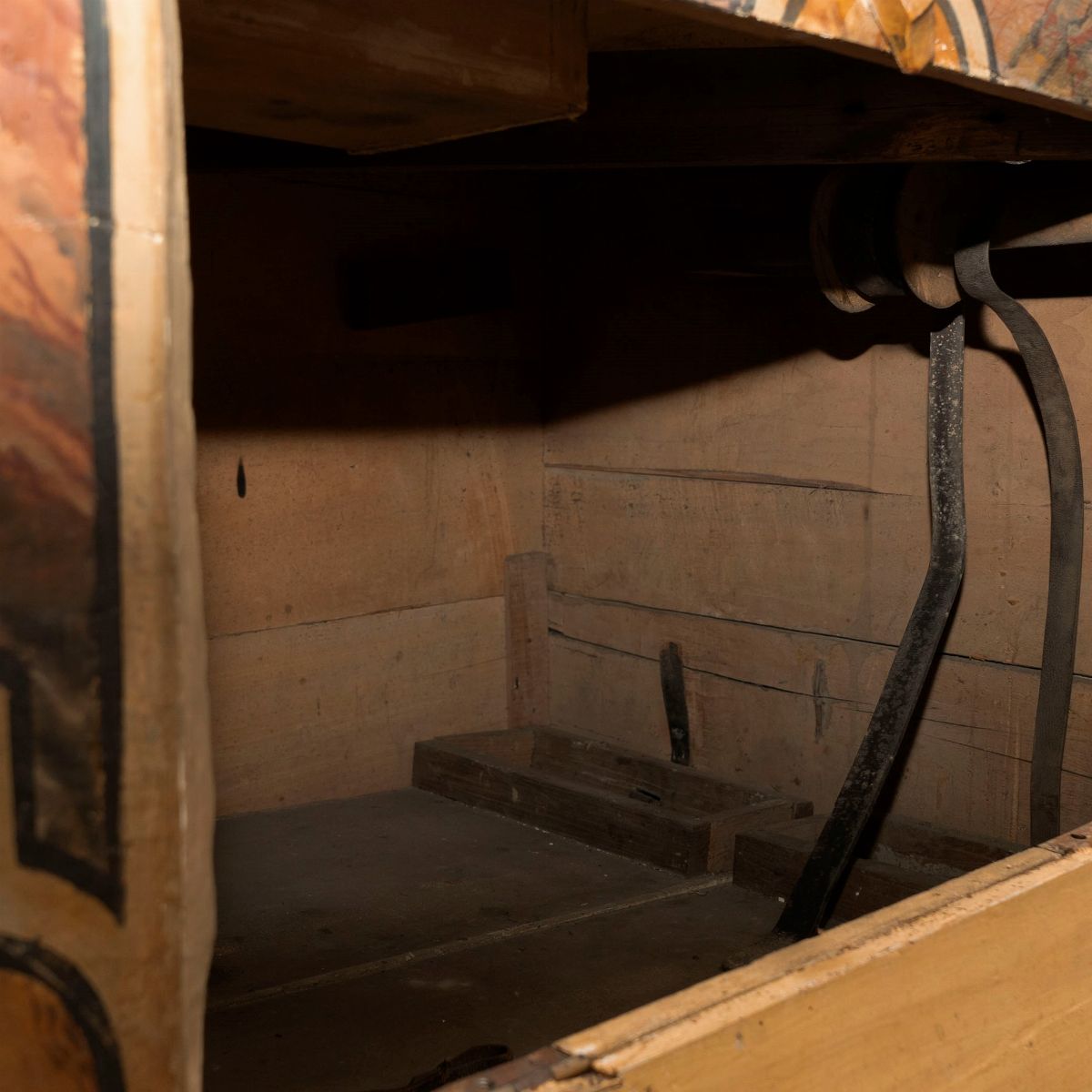 Organo in Legno Dipinto a Finto Marmo con Decorazione a Grottesche, Secolo XVIII