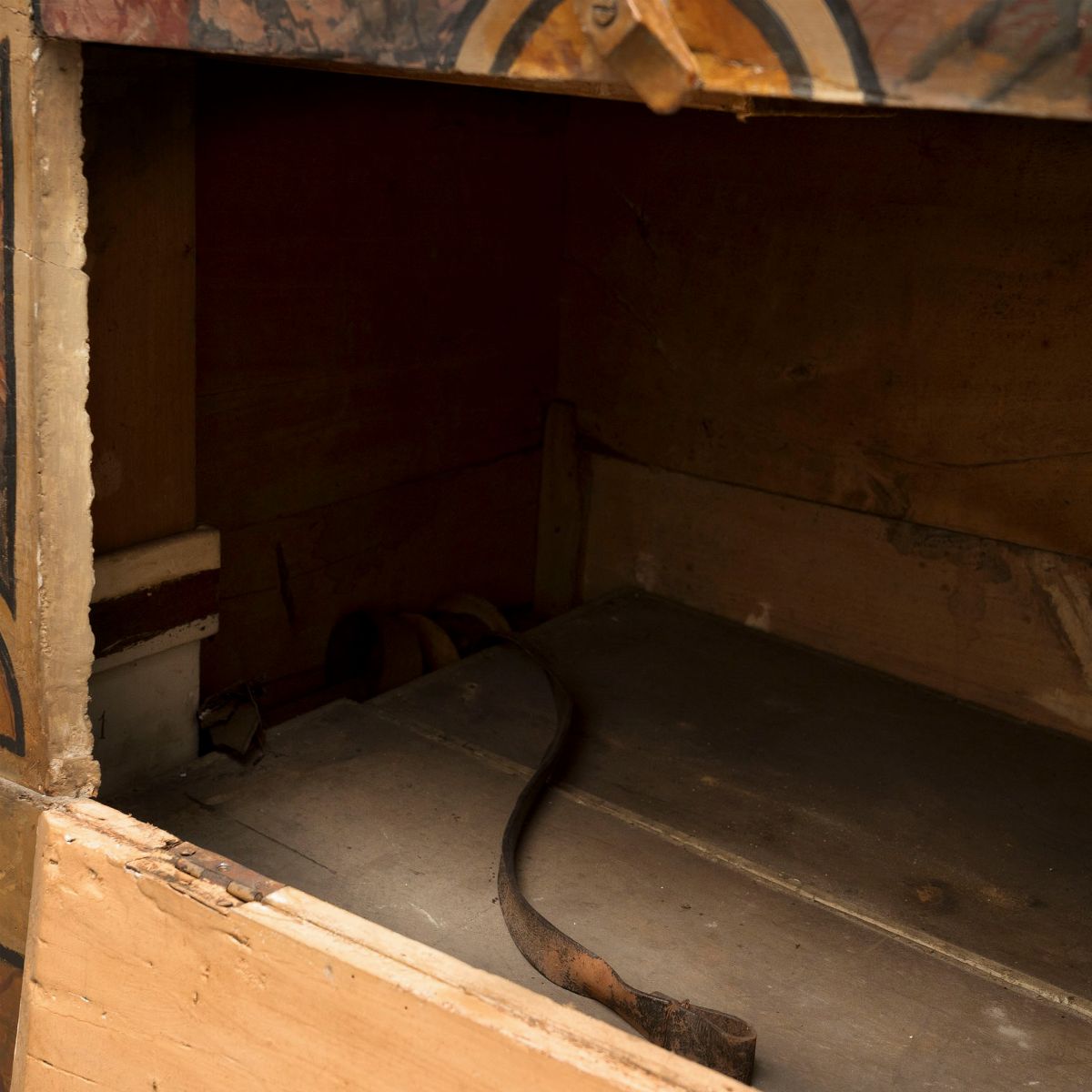 Organo in Legno Dipinto a Finto Marmo con Decorazione a Grottesche, Secolo XVIII