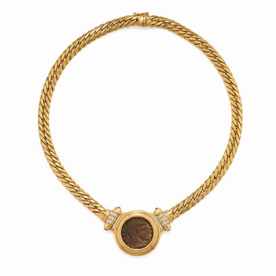Collana in oro giallo 18k con moneta e diamanti
