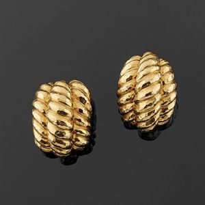 A 18K gold earring, David Webb 