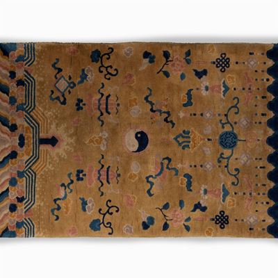 Tappeto Ningxia con Yin e Yang al Centro, Cina, Fine Secolo XIX-inizi Secolo XX