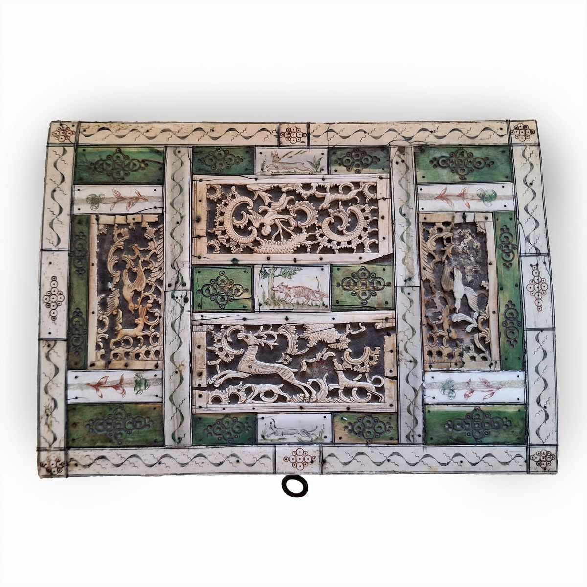 Scrigno in Osso e Legno Finemente Traforato, Inciso e Dipinto, Russia, Secolo XVIII