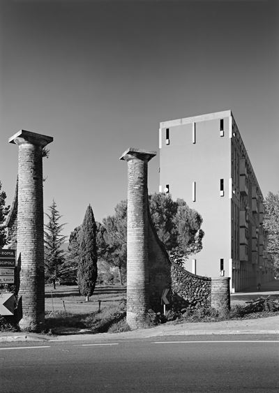 Columns and Condo, Stampa vintage alla gelatina ai sali d'argento