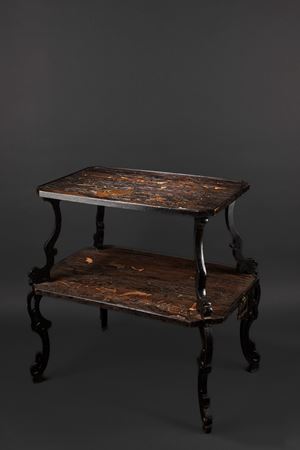 Tavolino in legno a due piani