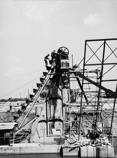 Senza Titolo (industria)