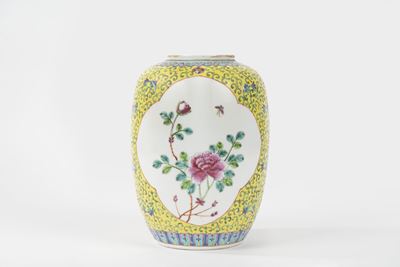 Vaso in Porcellana Policroma, Cina, Secolo XX