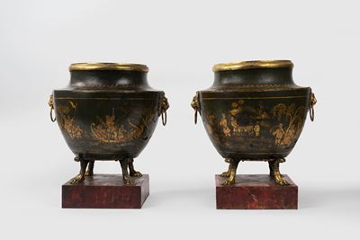 Coppia di Potiches in Metallo e Bronzo Dorato Decorate a Chinoiserie, Secoli XVIII-XIX