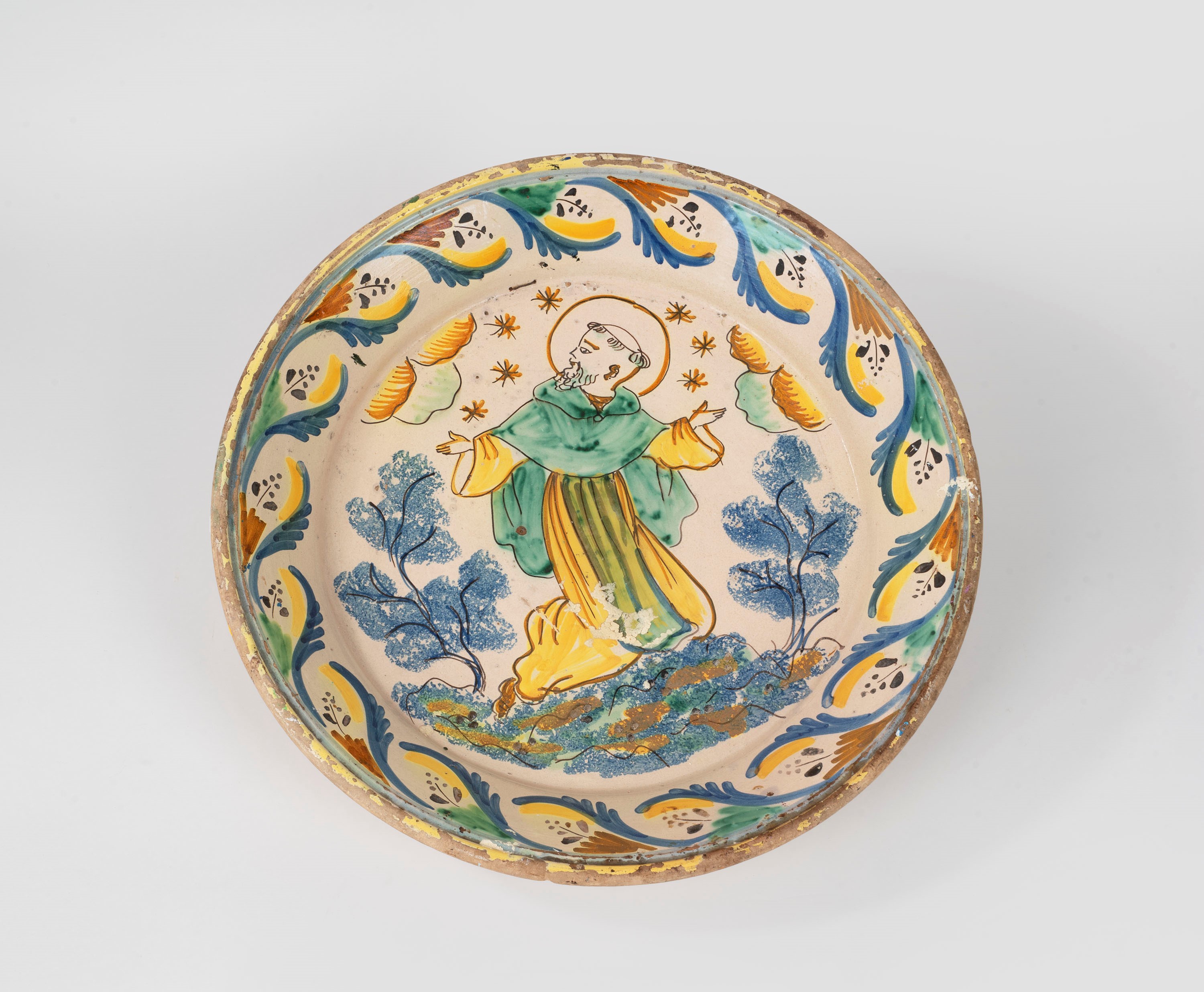 Antico Grande Piatto in Maiolica Policroma Raffigurante San Francesco