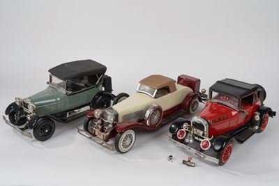 Tre Modellini di Automobile con Liquore All'interno
