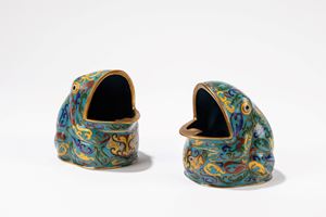 Due ranocchie in smalto cloisonné