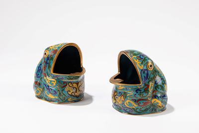 Cina, Due ranocchie in smalto cloisonné, inizio secolo XX