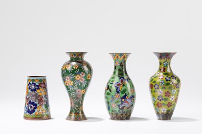 Vasetti in smalto cloisonné, Cina, secolo XX