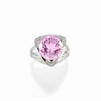 Anello in oro bianco 18K con ametista e diamanti