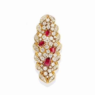 Anello con rubini e diamanti, oro bicolore 18K